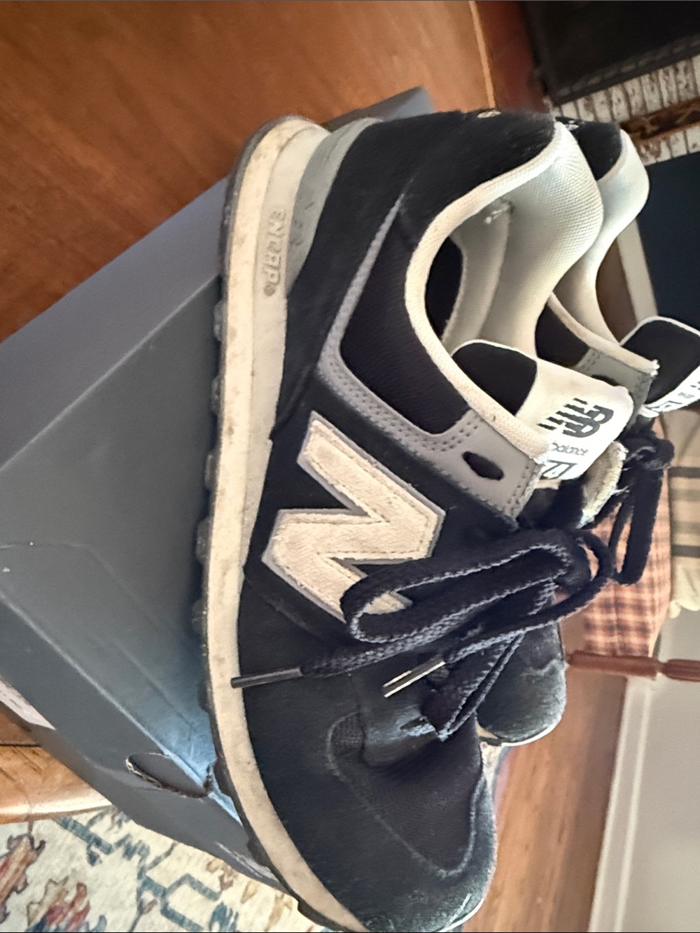 New Balance 574 - Picture 3 of 5